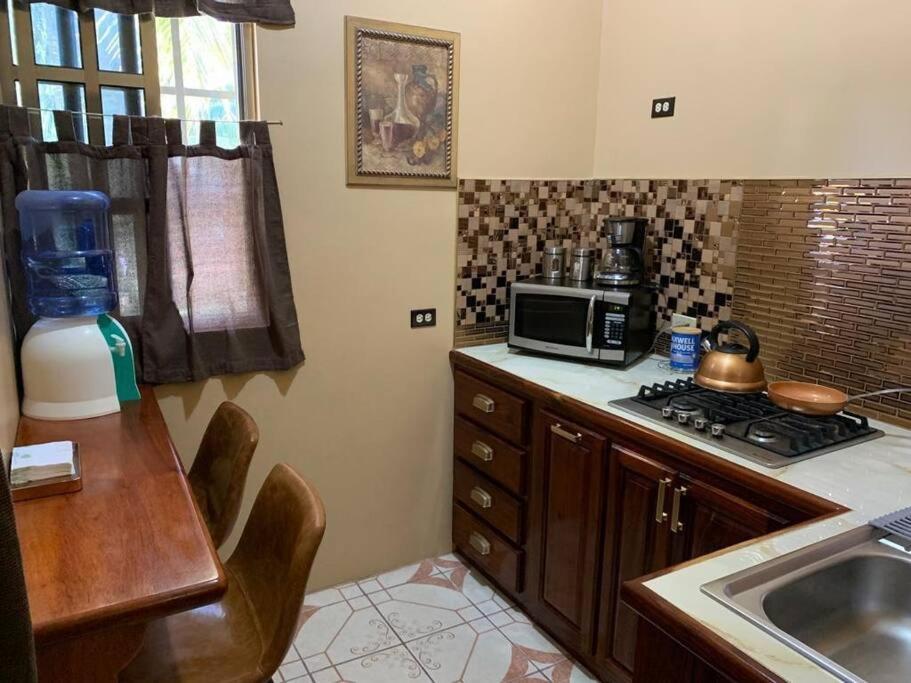 Banyan Rose Apartment Orange Walk Town Bagian luar foto