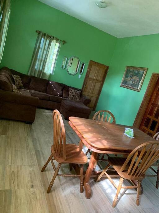 Banyan Rose Apartment Orange Walk Town Bagian luar foto