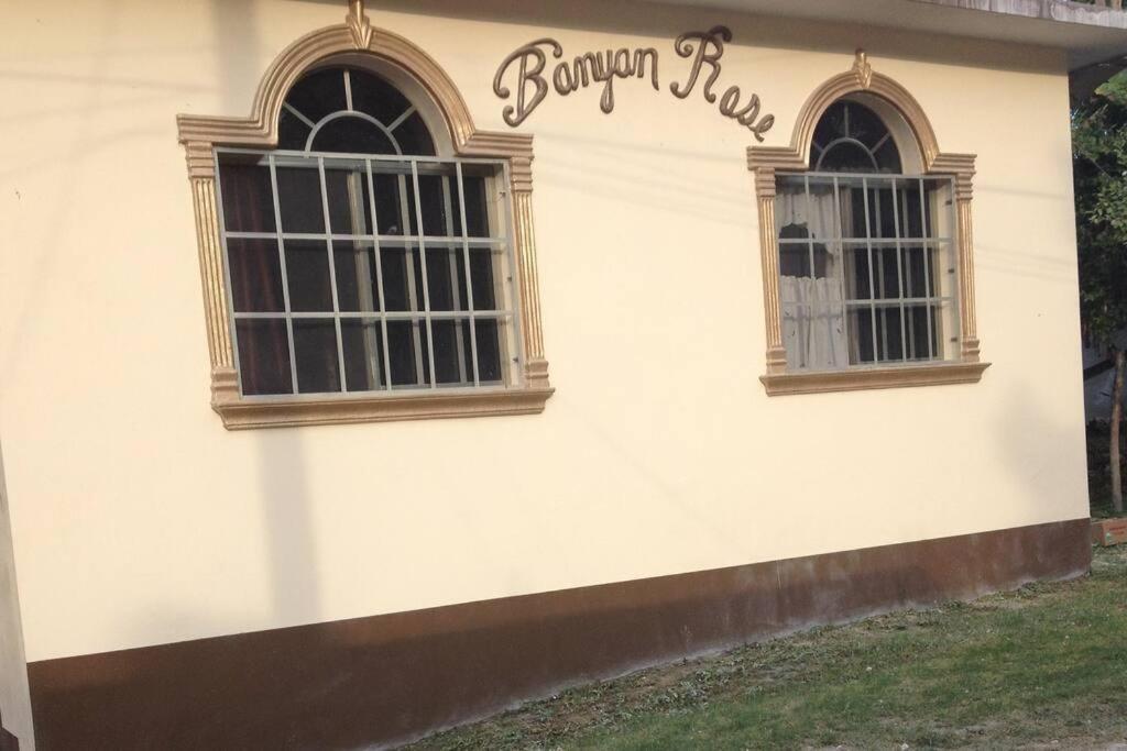 Banyan Rose Apartment Orange Walk Town Bagian luar foto