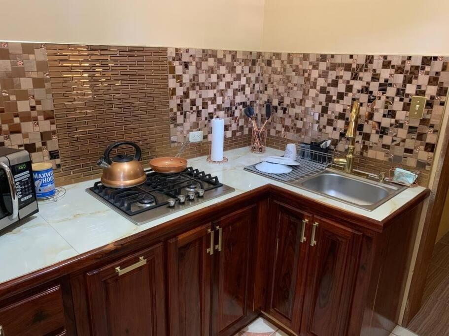 Banyan Rose Apartment Orange Walk Town Bagian luar foto