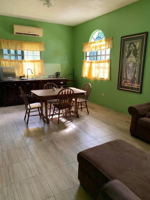 Banyan Rose Apartment Orange Walk Town Bagian luar foto